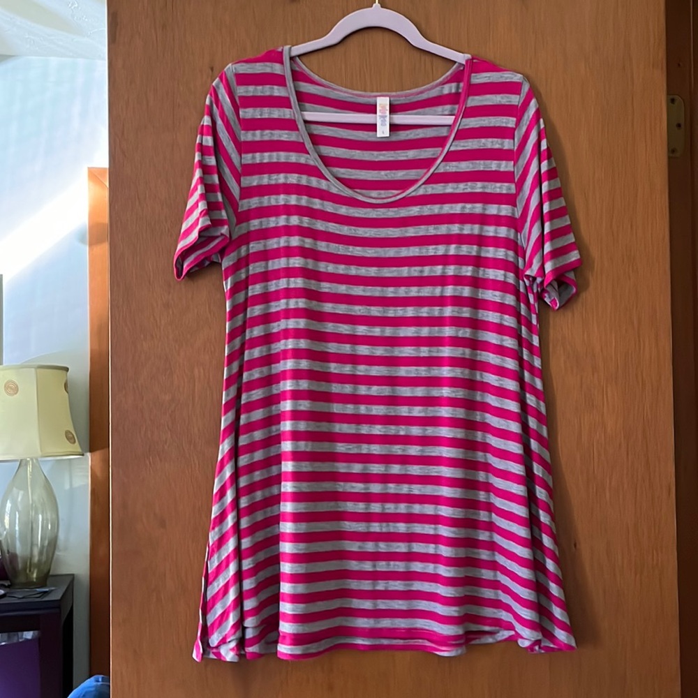 LuLaRoe perfect T shirt size L